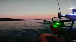 Makine arızası nedeniyle sürüklenen tekne kurtarıldı