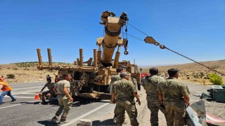 Malatyada askeri araç devrildi: 2 asker yaralandı