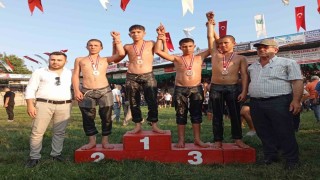 Manavgatlı minik güreşçiler çifte madalyayla döndü