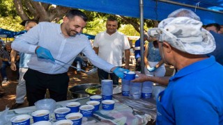 Manavgatta vatandaşlara aşure ikram edildi