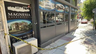 Manisada emlak ofisinde silahlı kavga: 1 ölü, 3 yaralı
