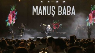 Manuş Baba, DEMOTta hayranlarıyla bir araya geldi