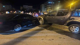 Mardinde otomobil ile pikabın çarpıştığı kazada 6 kişi yaralandı