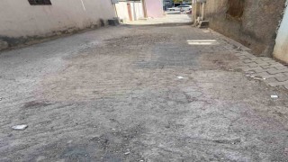 Mardinde yapılmayan bozuk cadde vatandaşları çileden çıkardı