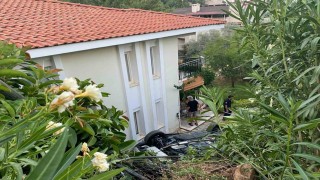Marmariste otomobil evin bahçesine uçtu: 1 ölü, 4 yaralı