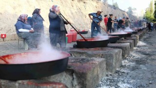 Melikgazide salçalar kaynamaya başlıyor