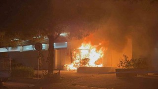 Menteşede yangın paniği: Çöp kutusu alev aldı