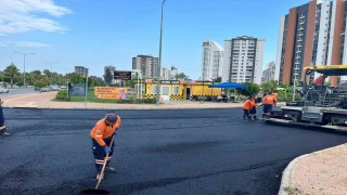 Mersinde bozuk yollar tek tek yenileniyor