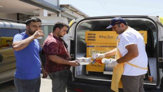 Mersinde emekçilere 120 bin bardak limonata dağıtıldı
