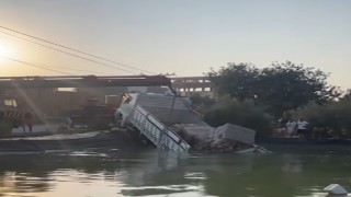 Mersinde freni patlayan kamyon sulama havuzuna düştü