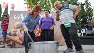 Mersinde kadınlar geleneksel aşure etkinliğinde bir araya geldi