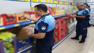 Mersinde zincir marketlerde etiket ve son kullanma tarihi denetimi