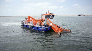 Mersinin denizi atıklardan arındırılıyor