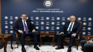 Milli Savunma Bakanı Yaşar Güler ile Dışişleri Bakanı Hakan Fidan IDEFte görüştü