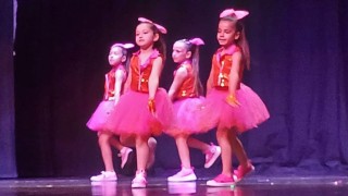 Minik dansçılar sahnede göz doldurdu