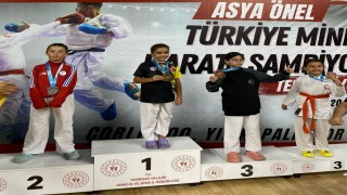 Minikler karate madalya ile döndü
