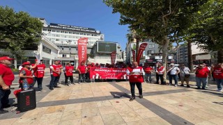 Mobbing mağduru işçiler Denizli Büyükşehir Belediyesinin kapısına dayandı