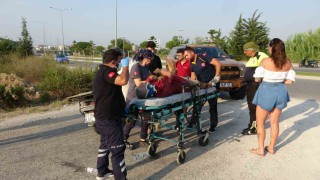 Motosiklet ile hafif ticari araç çarpıştı: 1 yaralı