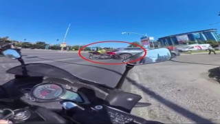 Motosiklet ile SUV aracın çarpışması kask kamerasında