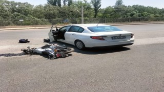 Motosiklet, otomobille çarpıştı: 1 yaralı