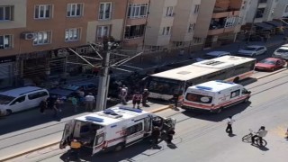 Motosiklet yayaya çarptı: 2 yaralı