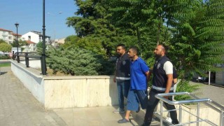 Muğlada polis araçlarına zarar veren şahıs tutuklandı