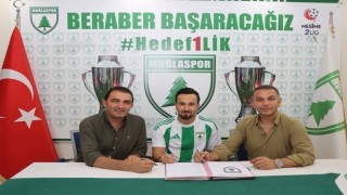 Muğlaspor Şahintürk ile imzaladı