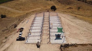 Muhtar, hayvan ithalatına karşı besihane kuruyor