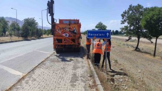 Muş-Havalimanı yolu, yol çalışması nedeniyle trafiğe kapatıldı