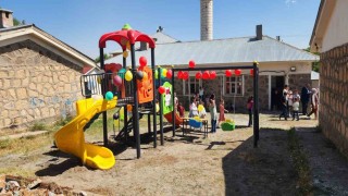 Muşta köye şehit Öğretmen Necmettin Yılmaz adına oyun parkı yapıldı