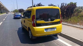 Müşteri almak için duran taksiye çarptı: 1 yaralı