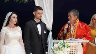 Nikahlarını belediye başkanı kıydı, şahitleri vali oldu