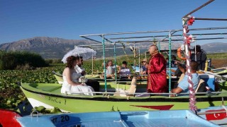 Nilüferler arasında unutulmaz nikah töreni