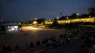 Nostalji ve kahkaha bir arada