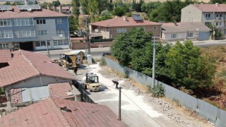 Oklubalı Mahallesinde kilitli taş döşeme çalışmaları sürüyor