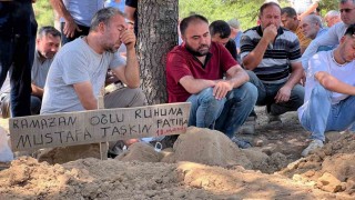 Okulda arkadaşı tarafından boğazının sıkılması sonucu hastanelik olan 10 yaşındaki çocuk hayat mücadelesini kaybetti