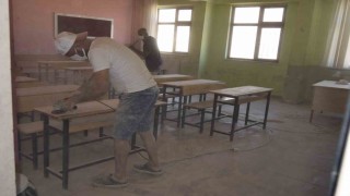 Okullar tatil oldu, idareciler tatil yerine tadilatı seçti