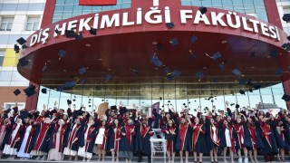 OMÜ Diş Hekimliği Fakültesinde mezuniyet sevinci