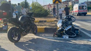 Önce otomobile sonra refüje çarptı: 1 yaralı