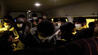 Önden keşif yapmalarına rağmen Erzincan polisini geçemediler: 24 kaçak göçmen 2 organizatör yakalandı