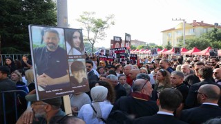 Onlar arabalarını kurtarmaya giderken, bizim canlarımız içeride dumandan boğuluyordu
