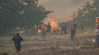 Orman yangının evlere sıçramaması için yoğun mücadele veriliyor