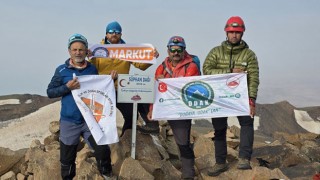 Orman Yangınlarına Dikkat Çekmek İçin 4058 Metreye Tırmandılar