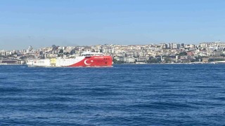 Oruç Reis Gemisi İstanbul Boğazından geçti