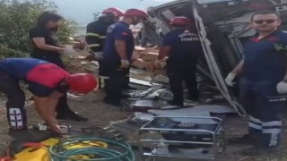 Osmaniyede devrilen tırın sürücüsü yaralandı