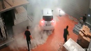 Osmaniye'de Elektrikli Otomobil İş Yerinde Alev Aldı
