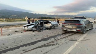 Osmaniyede iki otomobil çarpıştı: 2 yaralı