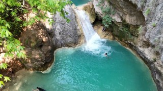 Osmaniye’deki Saklı Cennet: Sarısu Şelalesi Güzelliğiyle Büyülüyor