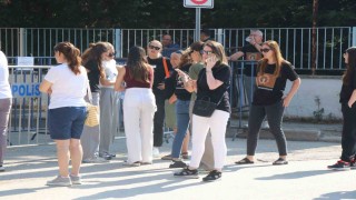 Otel faciasından eşi ve çocuğuyla birlikte kurtulan anne: Hayatta olduğumuz için şükredemez haldeyiz