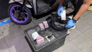 Oto galericiye baskında 74 bin uyuşturucu hap ve 401 bin TL ele geçirildi